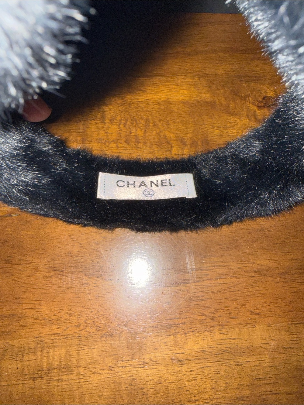 CHANEL Black and White Fur Logo Earmuffs - Picture 12 of 14